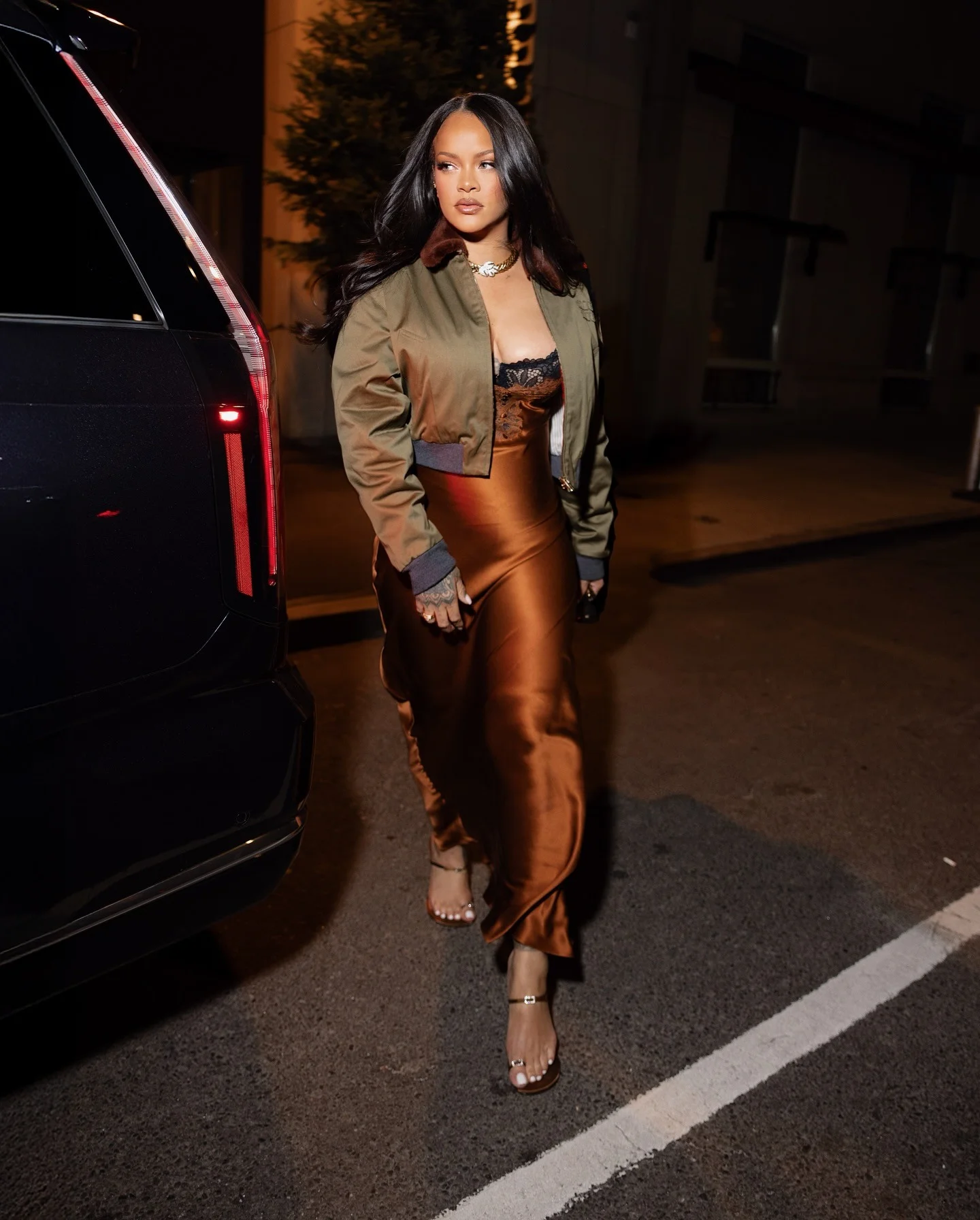 Look Rihanna: Os Estilos Icônicos que Ditam Tendências